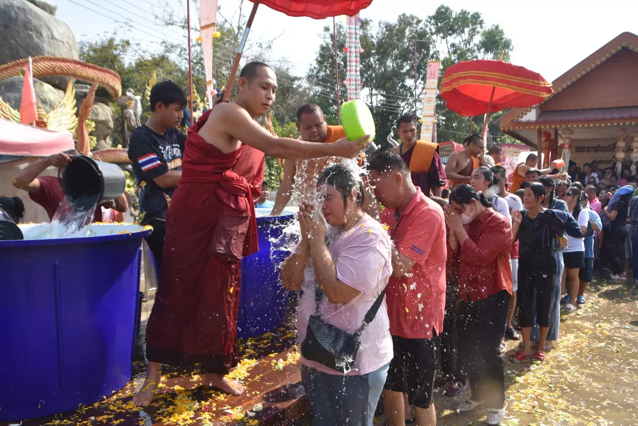 อาบน้ำมนต์-"Take a holy bath"