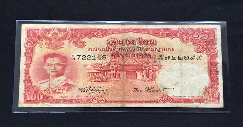 ฝันเห็นแบงค์100 หลายใบ เลขเด็ด-"Dreaming of seeing many 100 baht bills, lucky numbers"